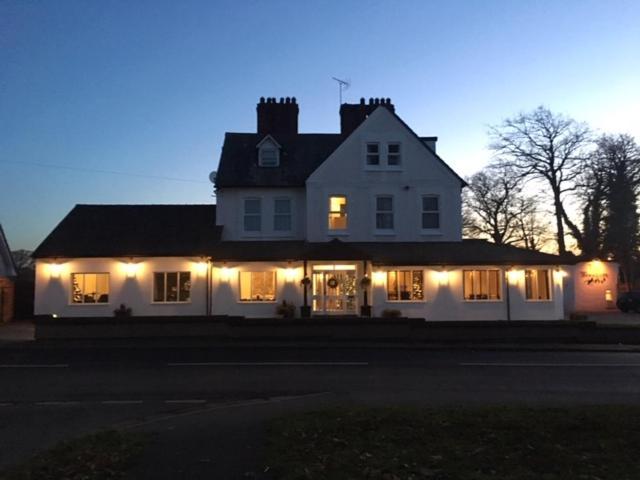 Woodcote Hotel Hooton Екстериор снимка