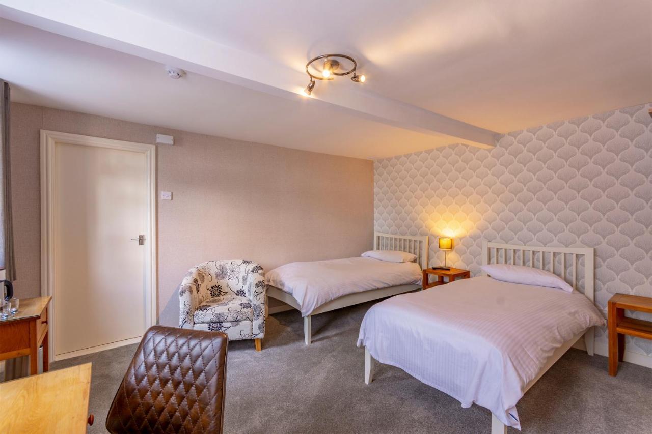 Woodcote Hotel Hooton Екстериор снимка