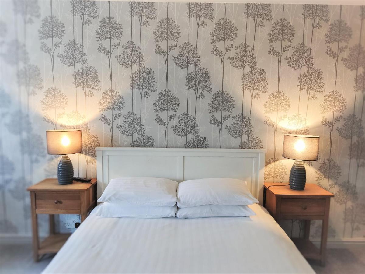 Woodcote Hotel Hooton Екстериор снимка