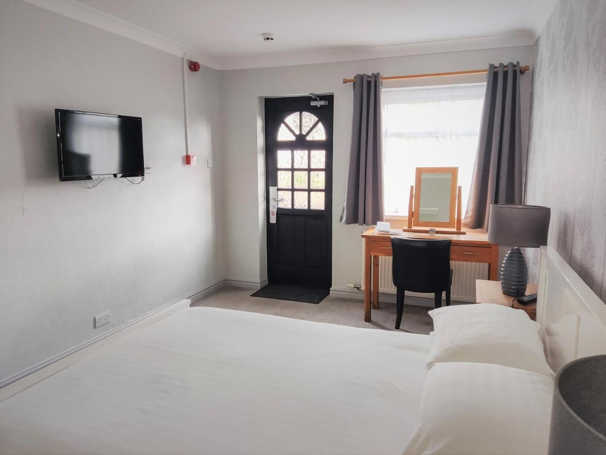 Woodcote Hotel Hooton Екстериор снимка