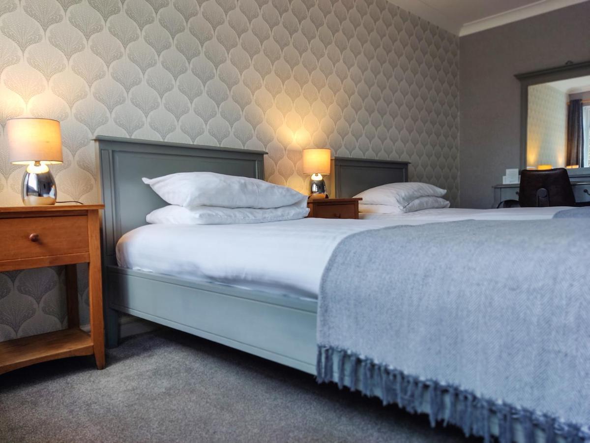 Woodcote Hotel Hooton Екстериор снимка